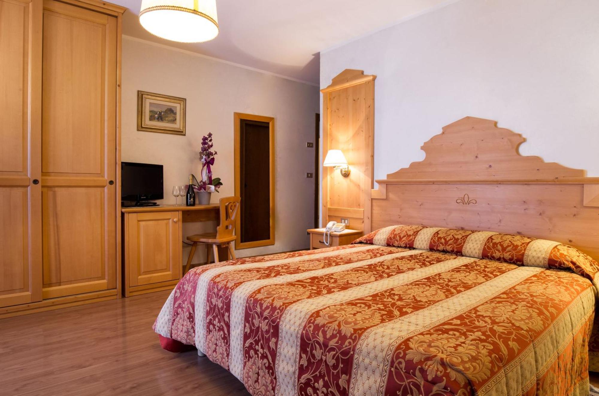 Hotel Al Prato Фієра-ді-Прим'єро Екстер'єр фото