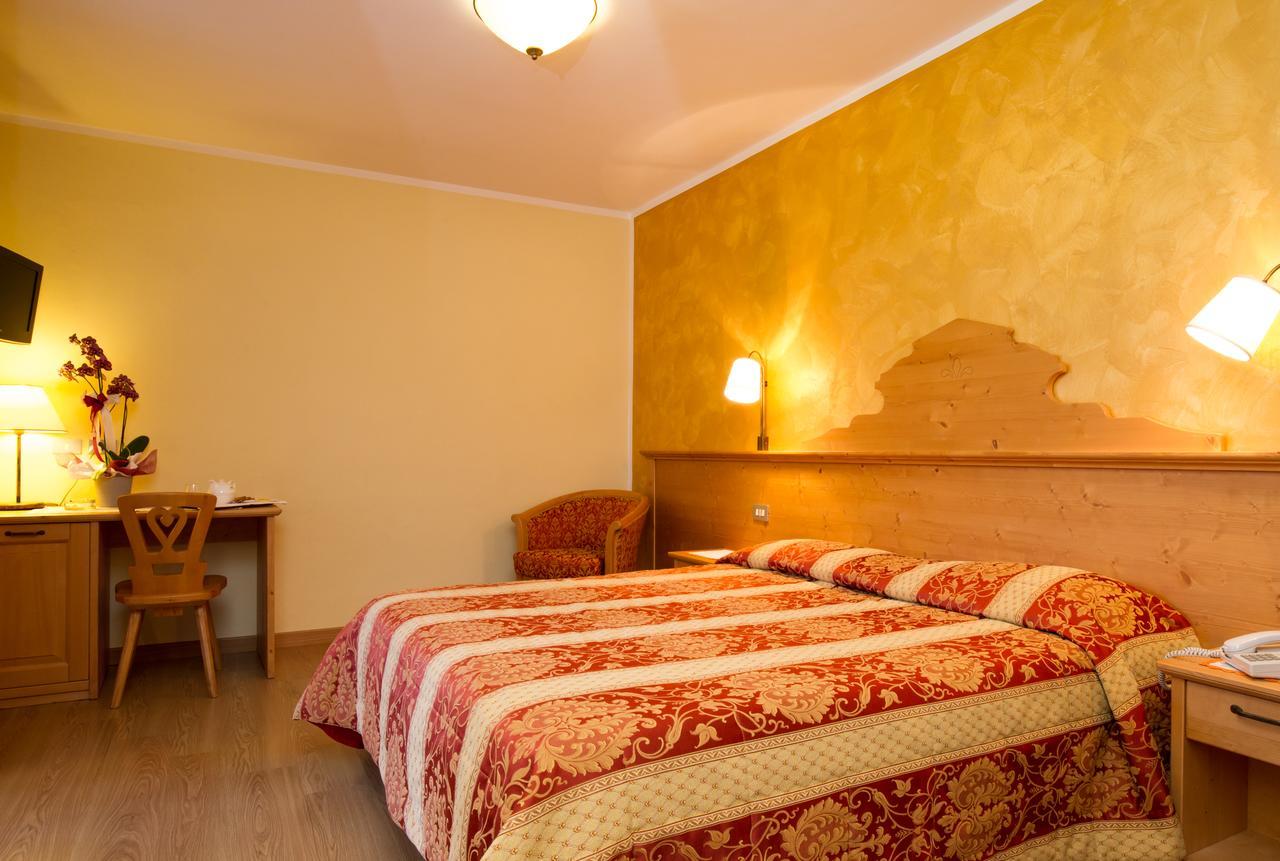 Hotel Al Prato Фієра-ді-Прим'єро Екстер'єр фото